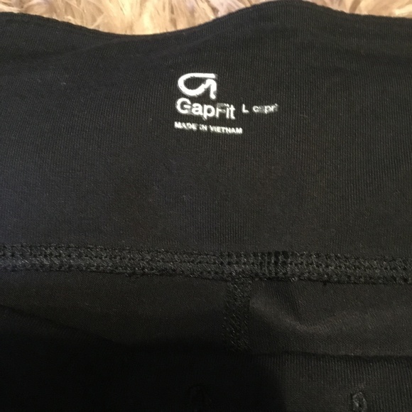 EUC Gap Fit workout Capris. - Picture 2 of 3